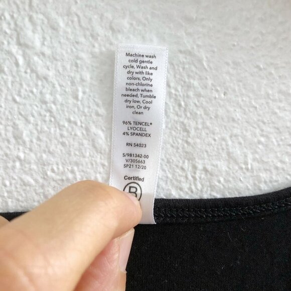 ATHLETA Sleeveless V-Neck Tank Top Size Medium - Picture 6 of 8